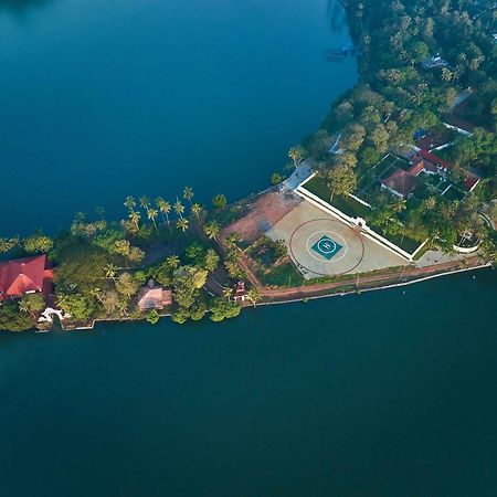 The Leela Ashtamudi, A Raviz Hotel Kollam Buitenkant foto Aerial view of the island