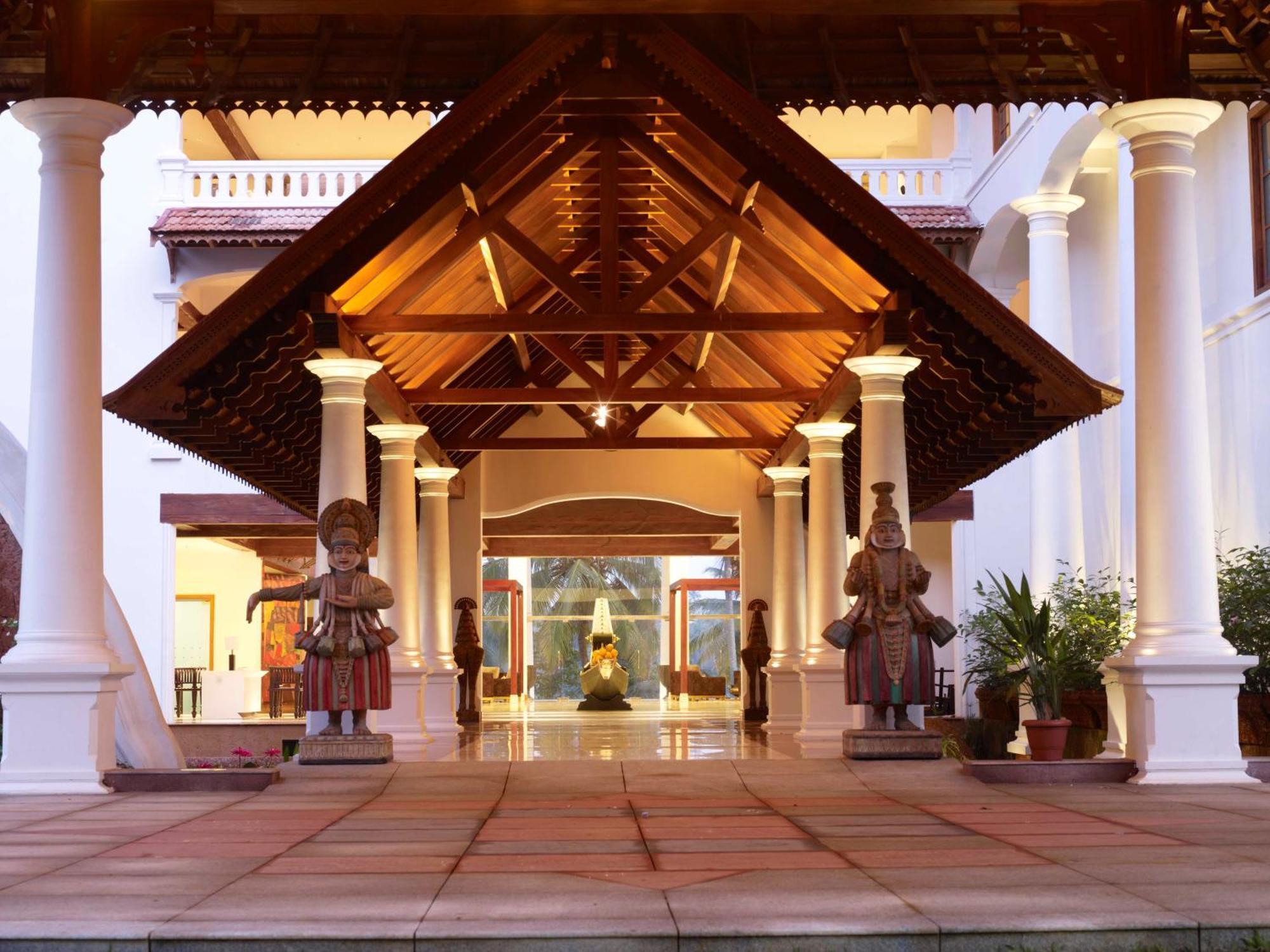 The Leela Ashtamudi, A Raviz Hotel Kollam Buitenkant foto The lobby of the Angsana Resort and Spa, Phuket