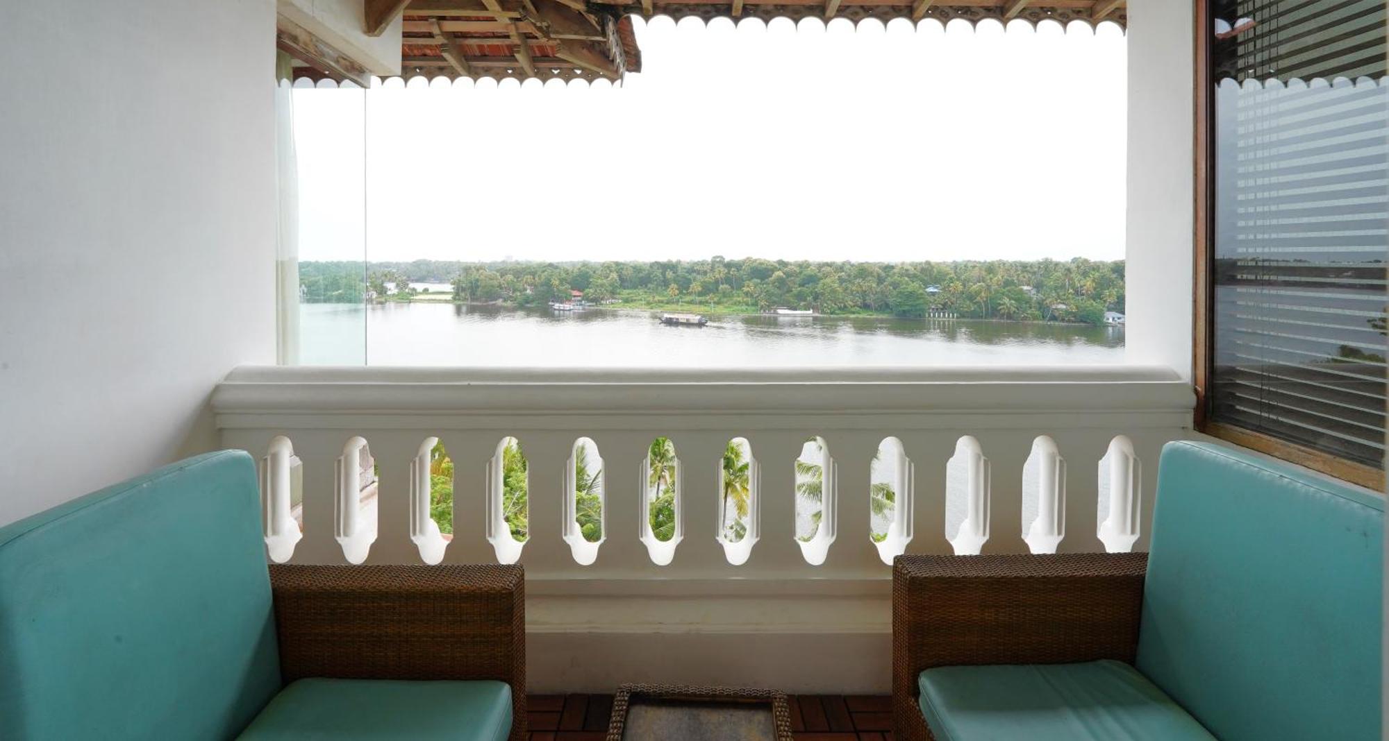 The Leela Ashtamudi, A Raviz Hotel Kollam Buitenkant foto View of the river from the hotel