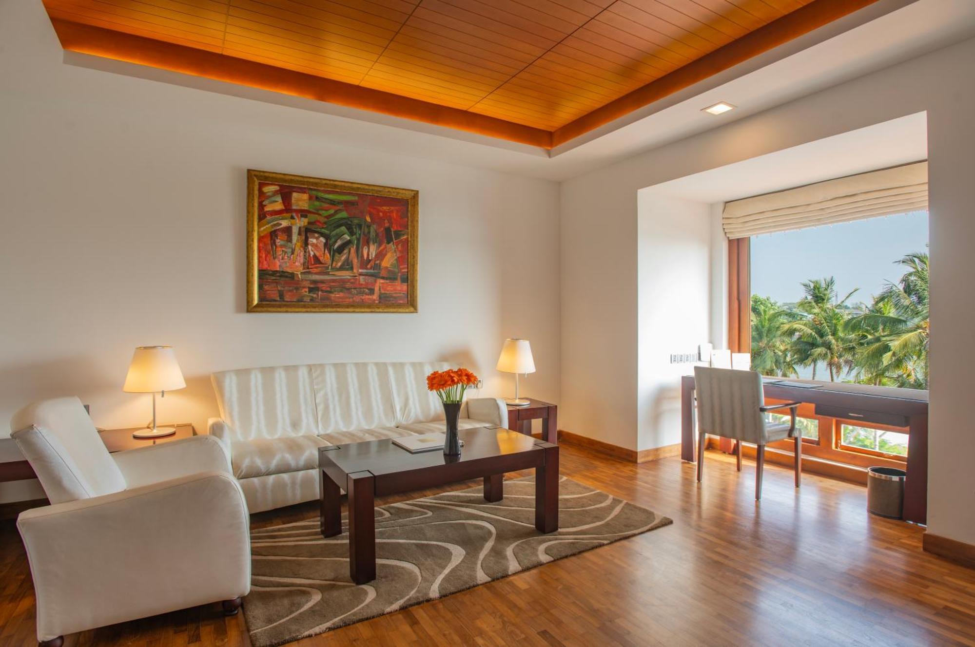The Leela Ashtamudi, A Raviz Hotel Kollam Buitenkant foto A living room at the Taj Bengal